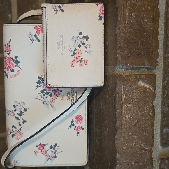COACH FOLDOVER CROSSBODY CLUTCH WITH CROSS STITCH FLORAL PRINT - Picture 1 of 10